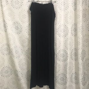 Black maxi skirt 1x